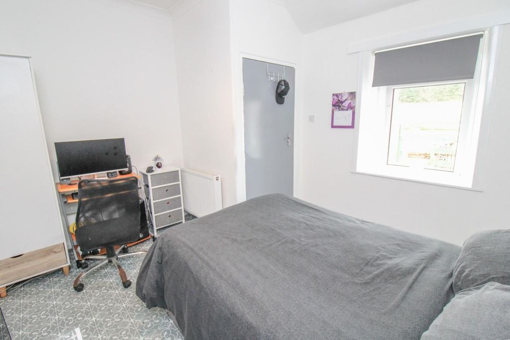 Property photo 2 of 16 Bedroom One (2).Jpg