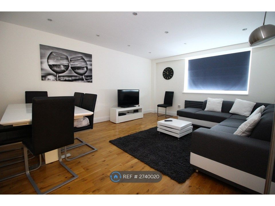 Property photo 1 of 9 Large Living Dining Room