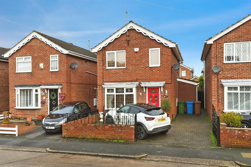 Property photo 1 of 17 Front External