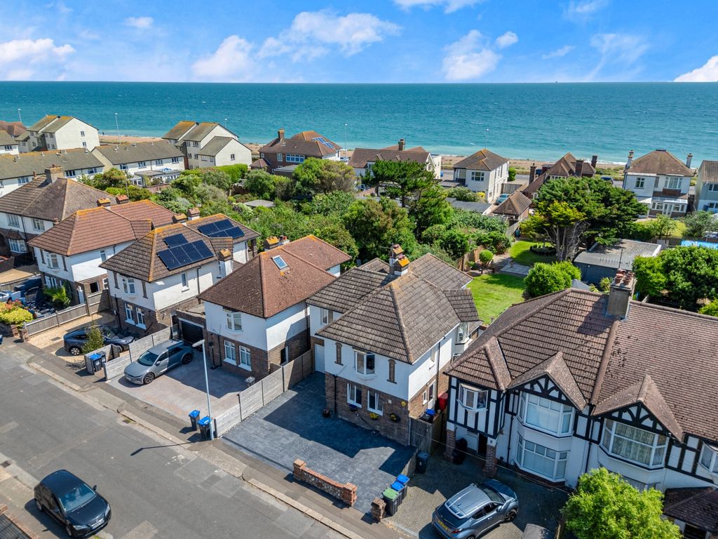 Property photo 1 of 27 10 Malvern Close Worthing-18