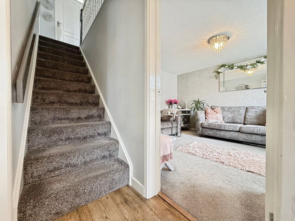 Property photo 3 of 28