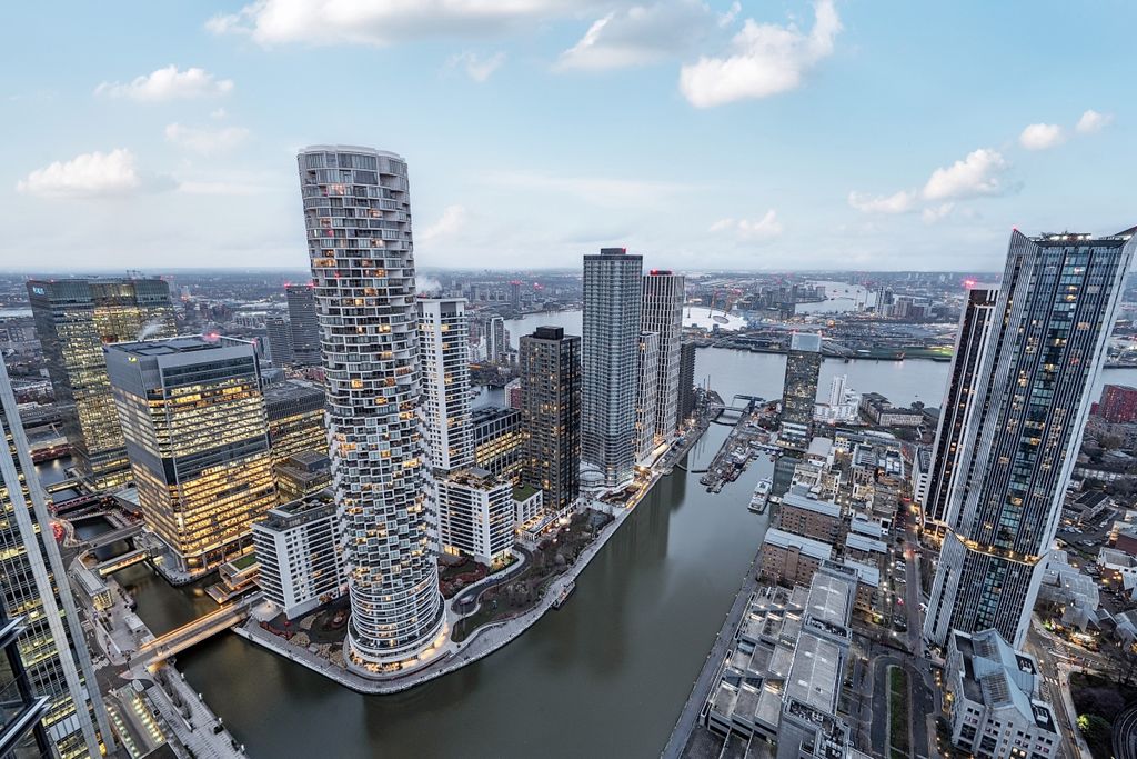 Property photo 2 of 16 1415961-18-699784...