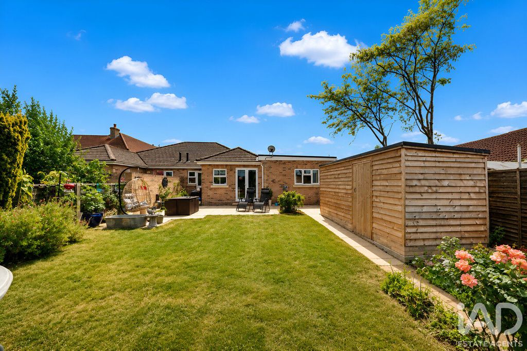 Property photo 1 of 42