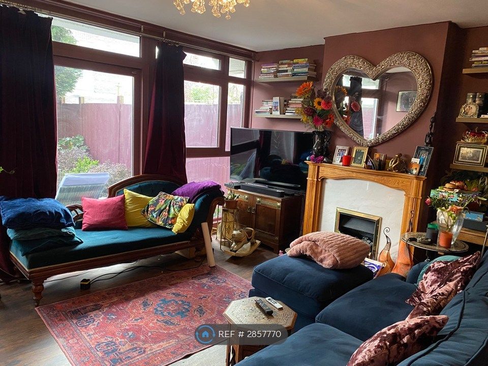 Property photo 2 of 11