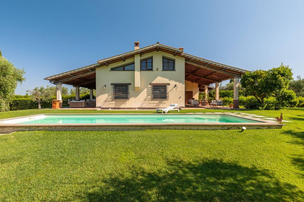 Property photo 1 of 33