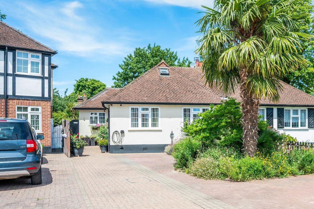 Property photo 1 of 18 Eastdean Avenue