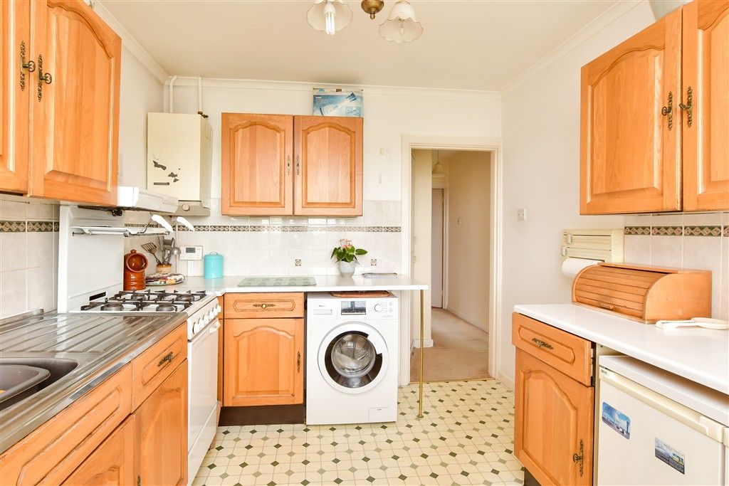 Property photo 3 of 11 Kitchen
