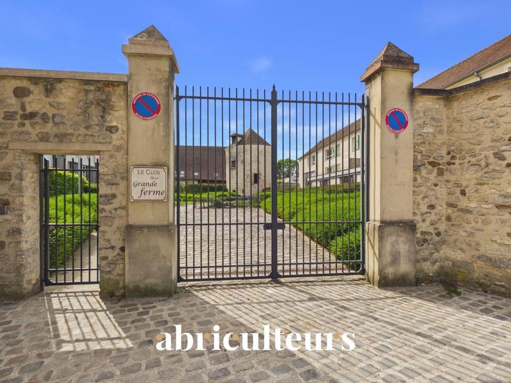 Property photo 1 of 16 Two-Room Apartment On The Top Floor With An Unobstructed View Of The Pigeon House And Gardens – Prestigious Residence In Survilliers