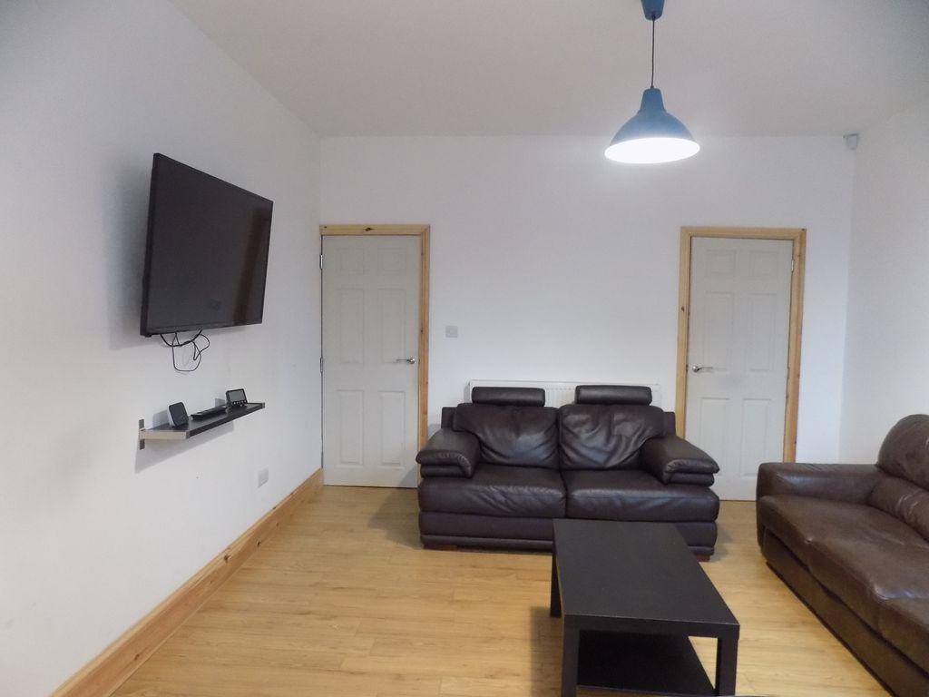 Property photo 2 of 10 Living Room