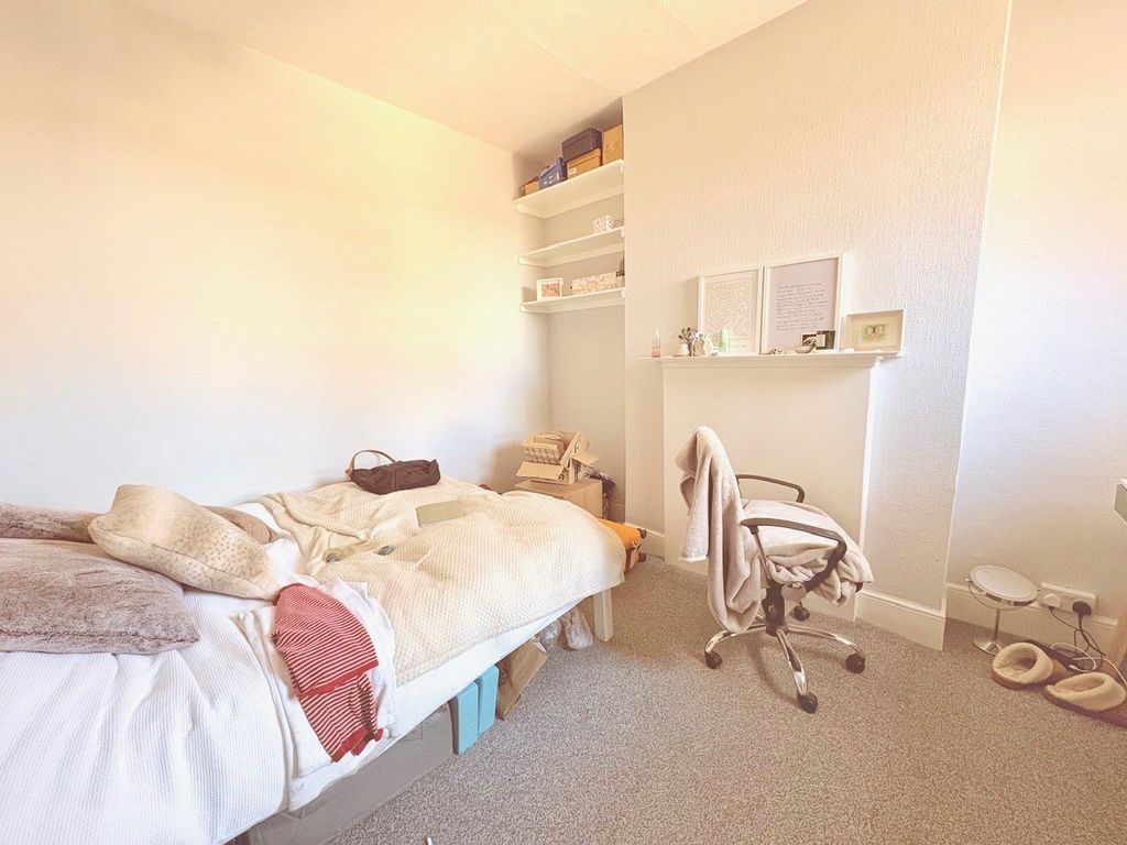 Property photo 2 of 6 7