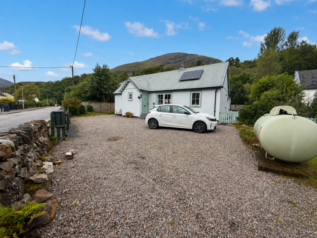 Property photo 3 of 35