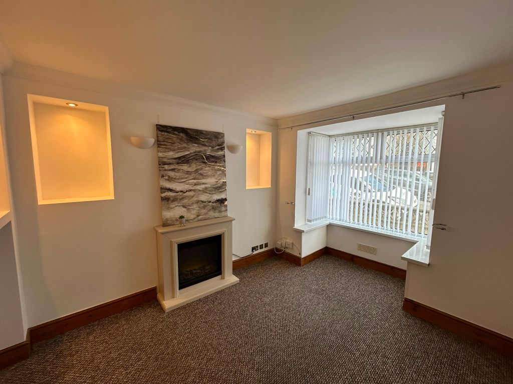 Property photo 2 of 13 Lounge