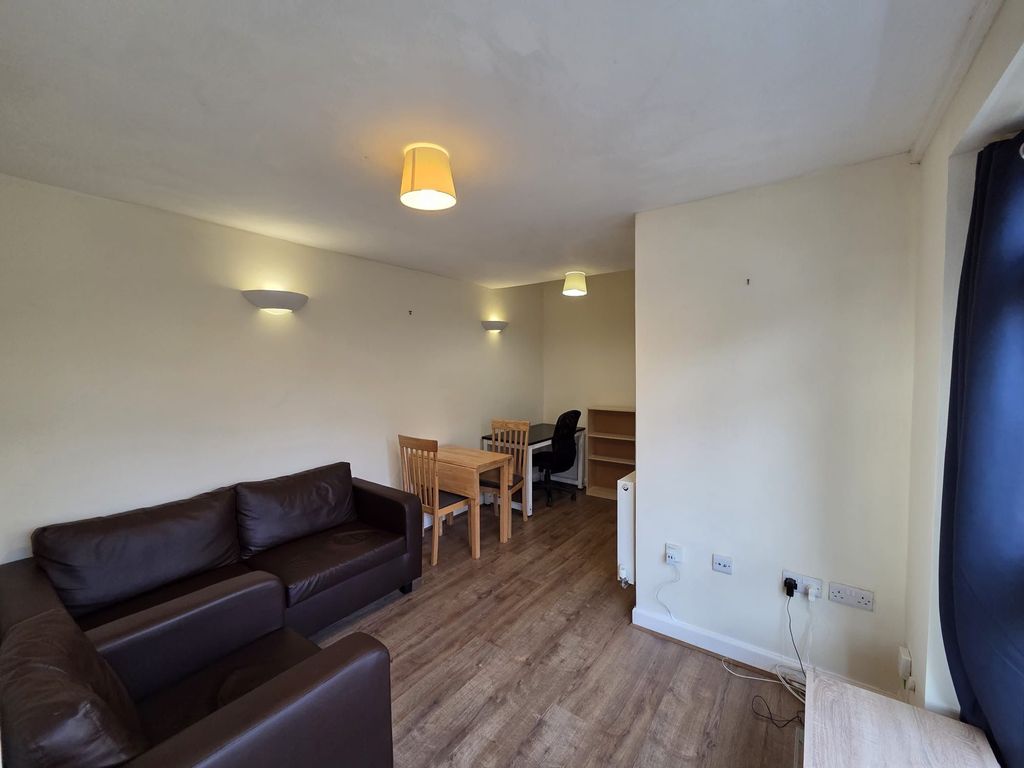 Property photo 2 of 5