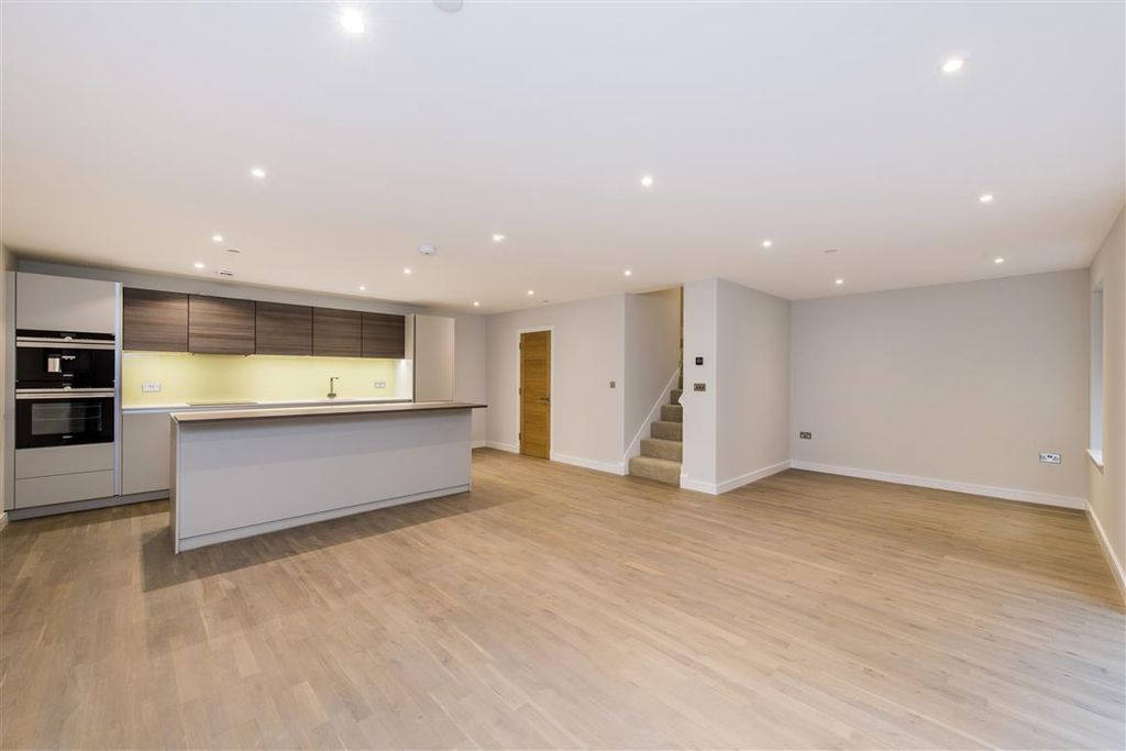 Property photo 1 of 13 1 (Main)