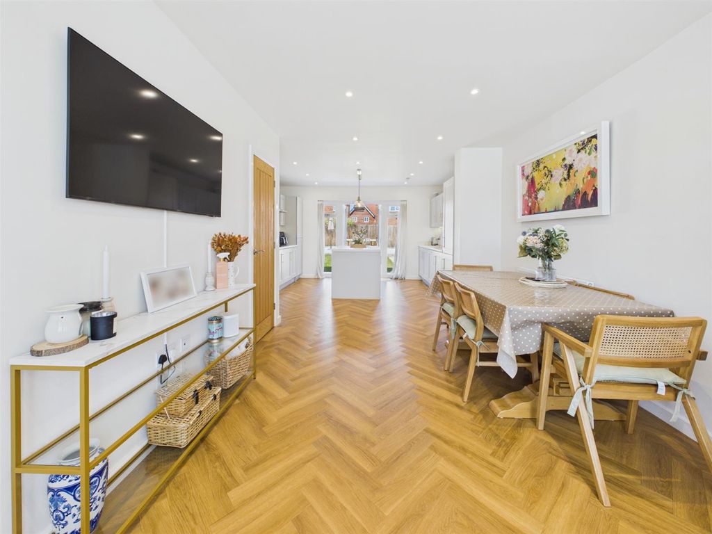 Property photo 2 of 31