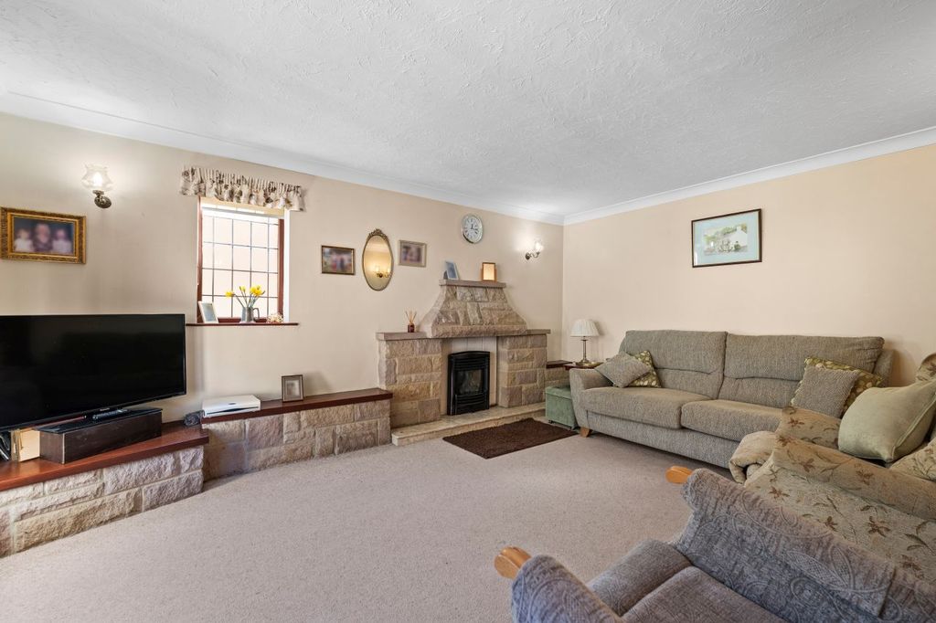 Property photo 3 of 21