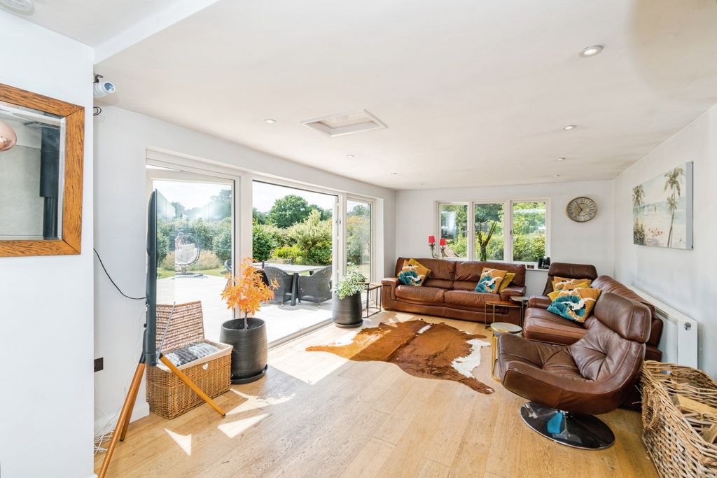 Property photo 2 of 22 Pbox-Img.Jpg