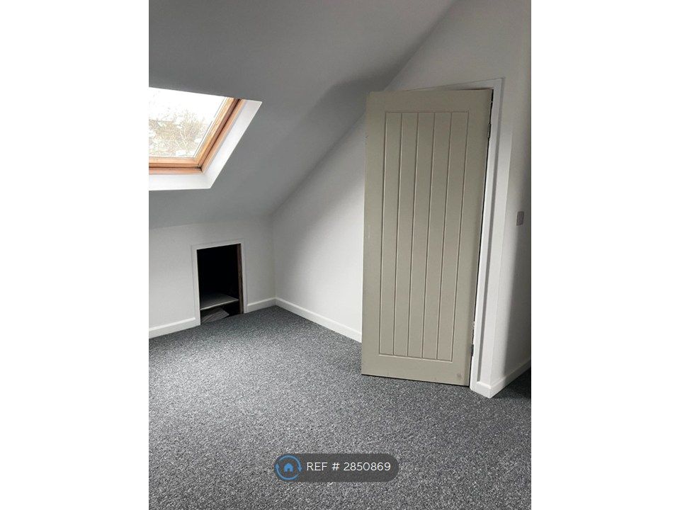 Property photo 3 of 12 Room 1