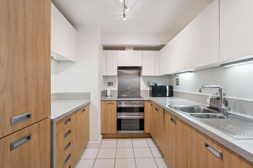 Property photo 1 of 10 Kitchen