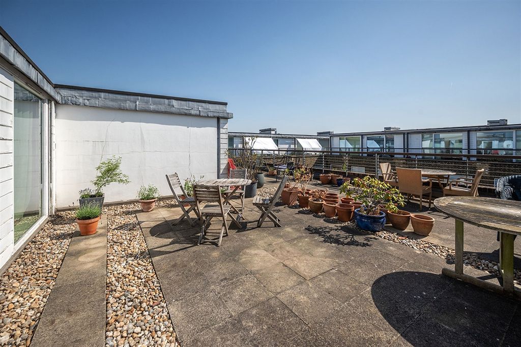 Property photo 3 of 13 Communal Terrace