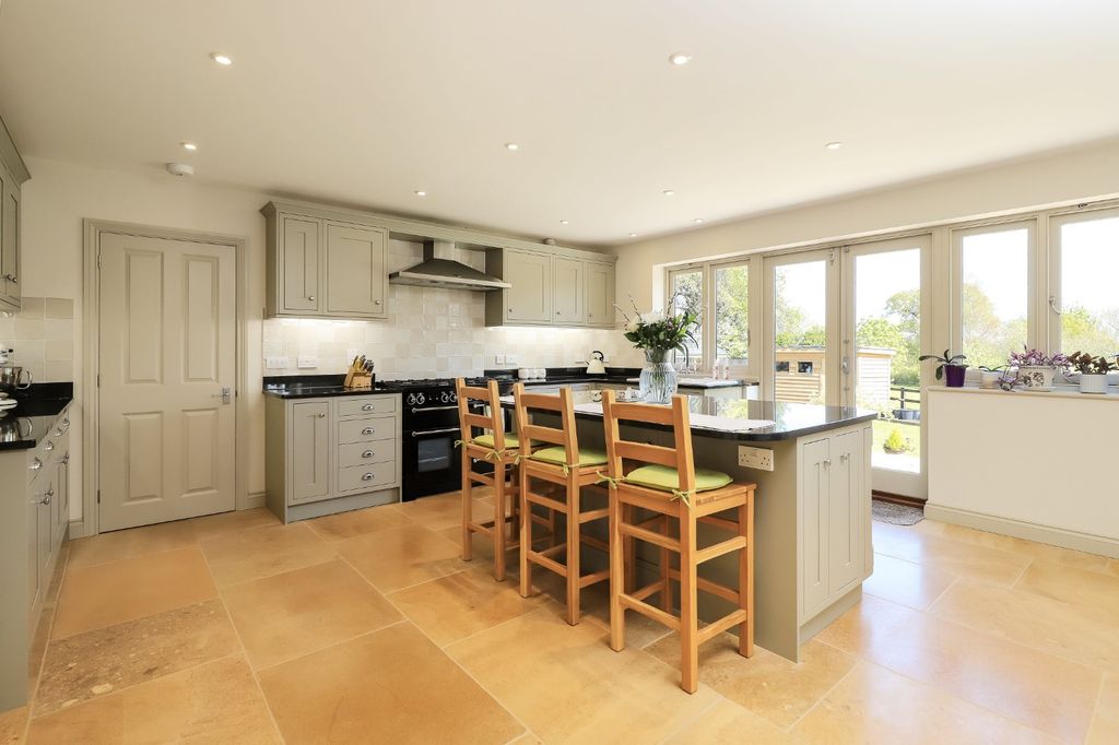 Property photo 3 of 16 Picture No. 04