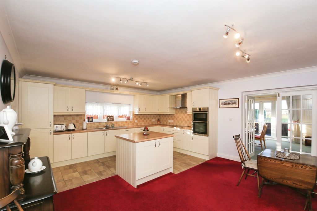 Property photo 2 of 21