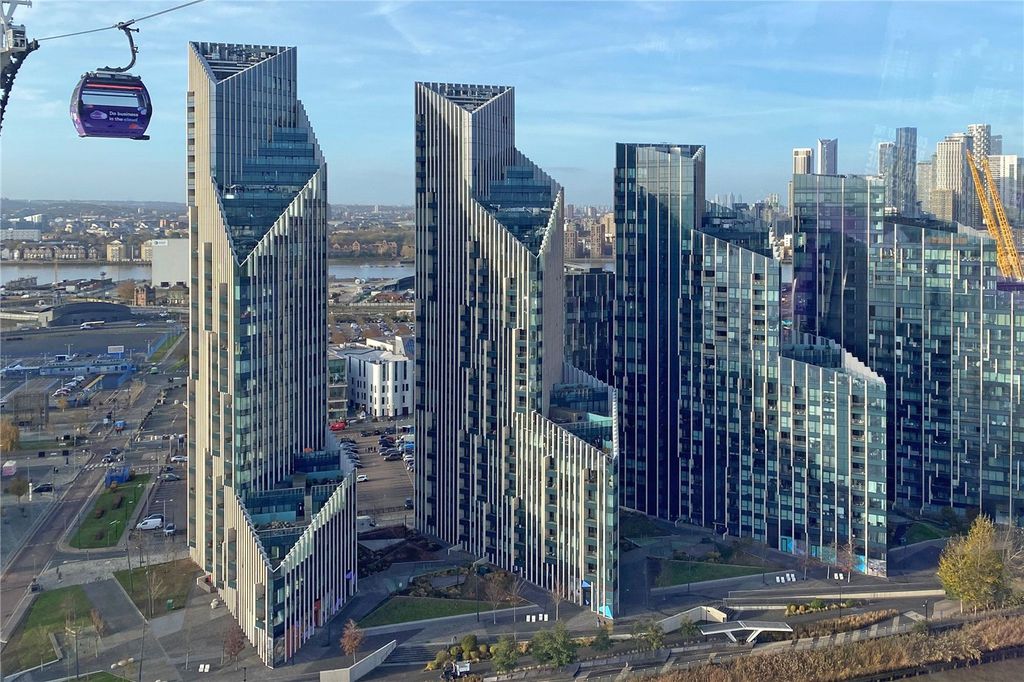 Property photo 1 of 37 Picture No. 25