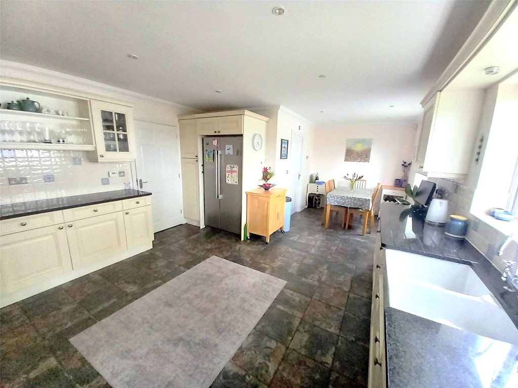 Property photo 3 of 22 Kitchen