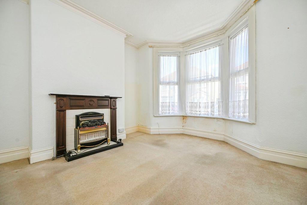 Property photo 3 of 15 Pbox-Img.Jpg