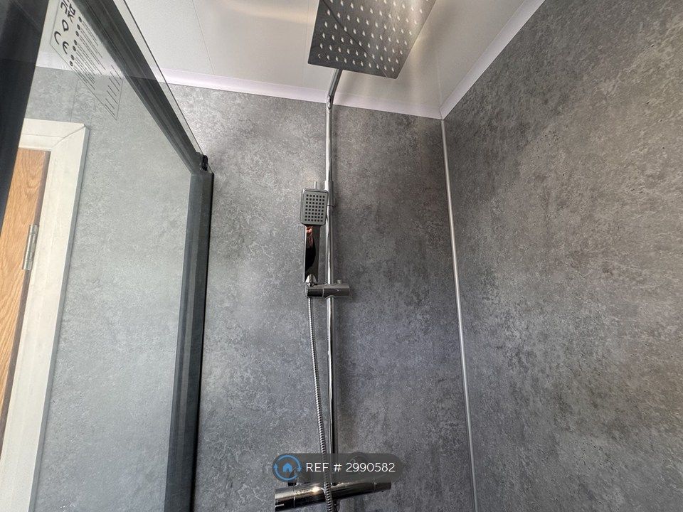 Property photo 3 of 7 Bathroom