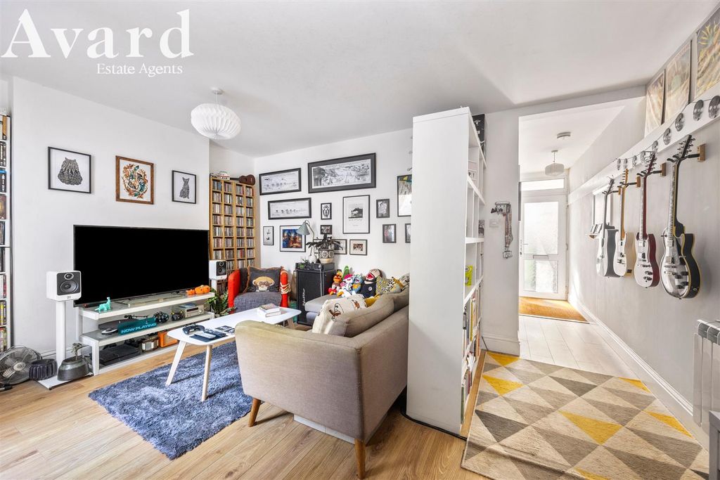 Property photo 2 of 19 Vere Road, 48A-010.Jpg