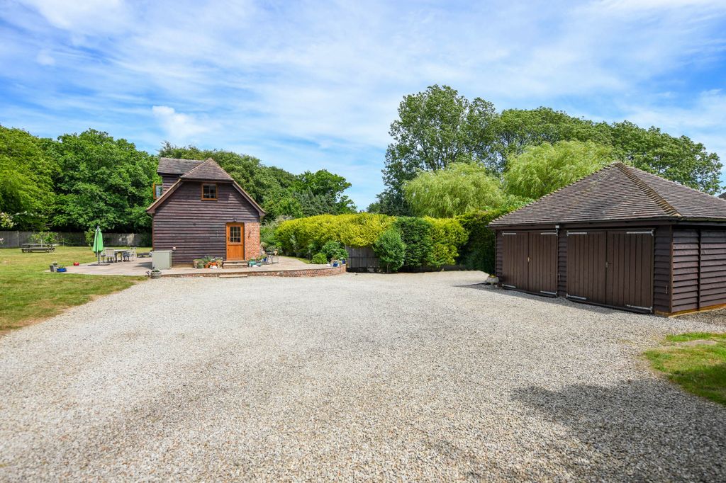 Property photo 3 of 28