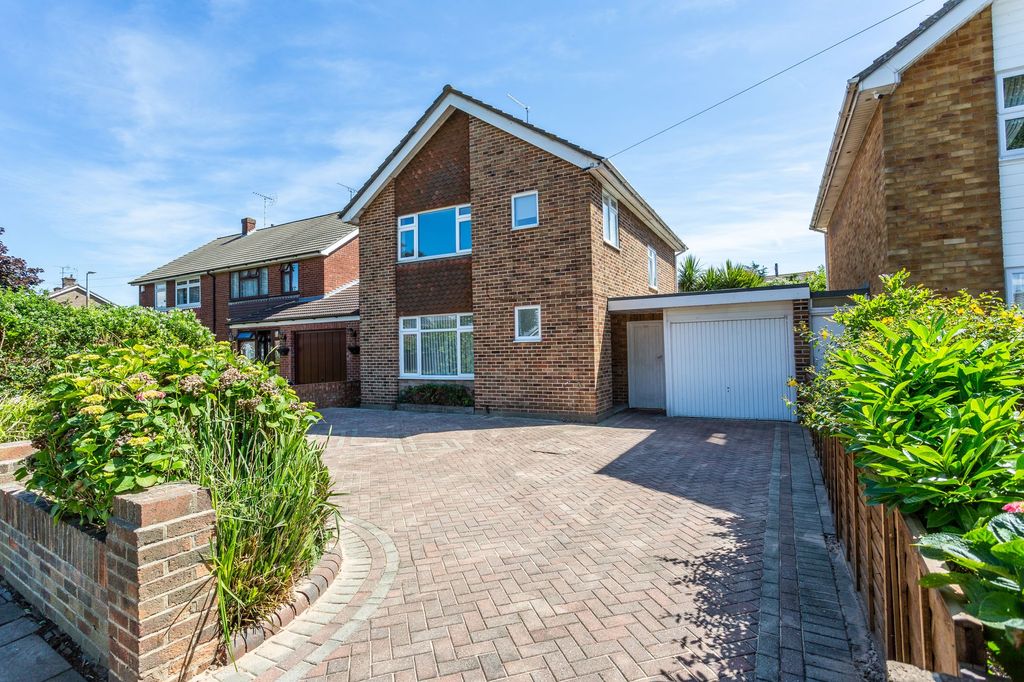 Property photo 1 of 32