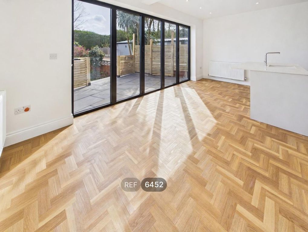 Property photo 3 of 15 Kitchen
