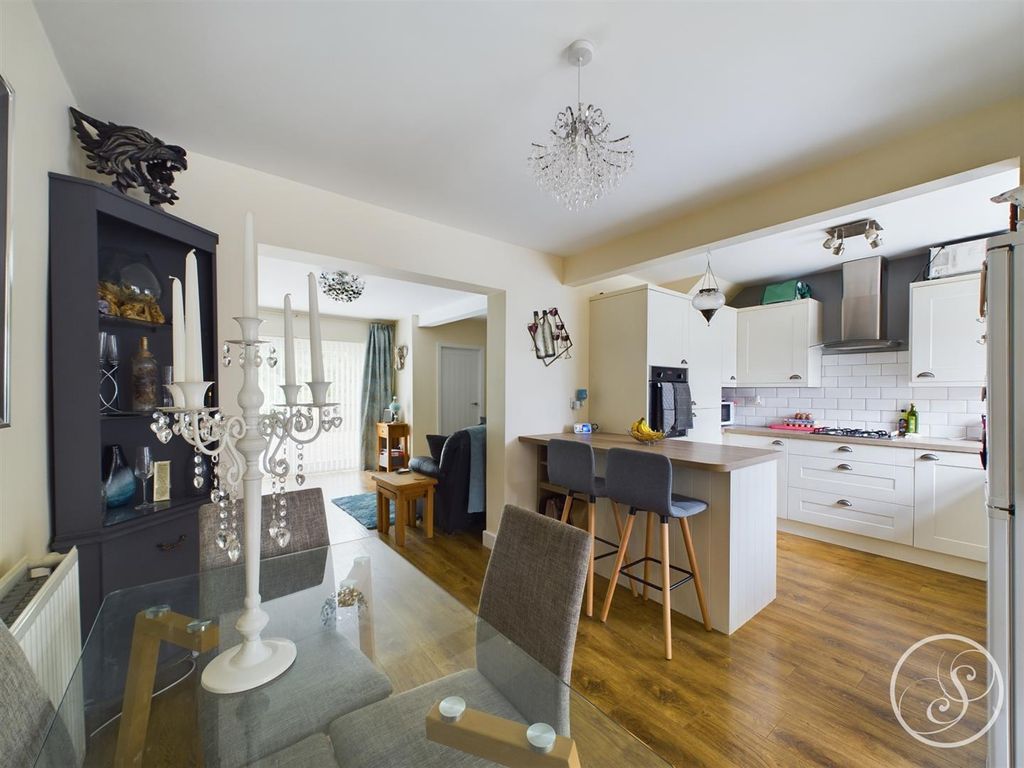 Property photo 2 of 32 Kitchen/Diner