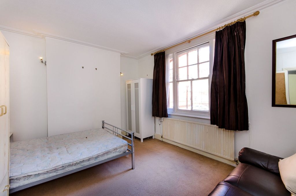 Property photo 2 of 6