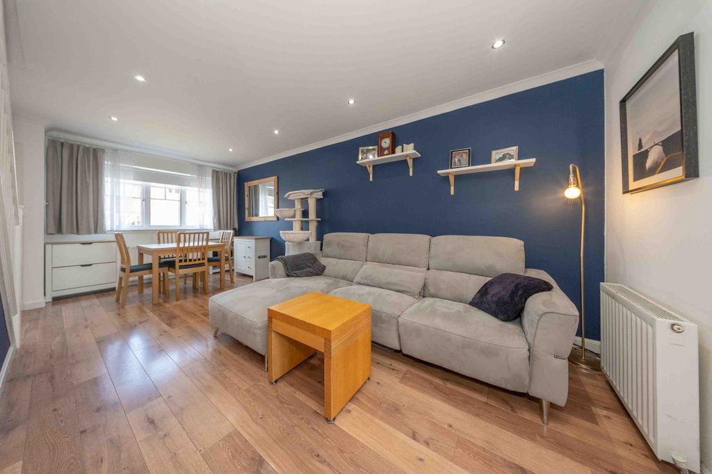 Property photo 2 of 31 Dining Lounge