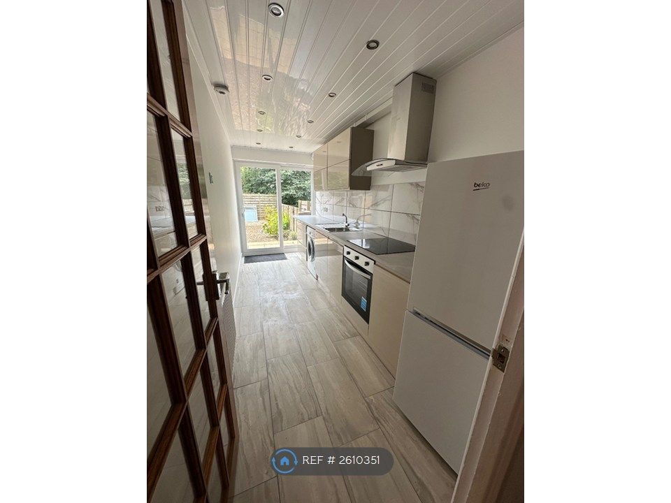 Property photo 2 of 20 Kitchen