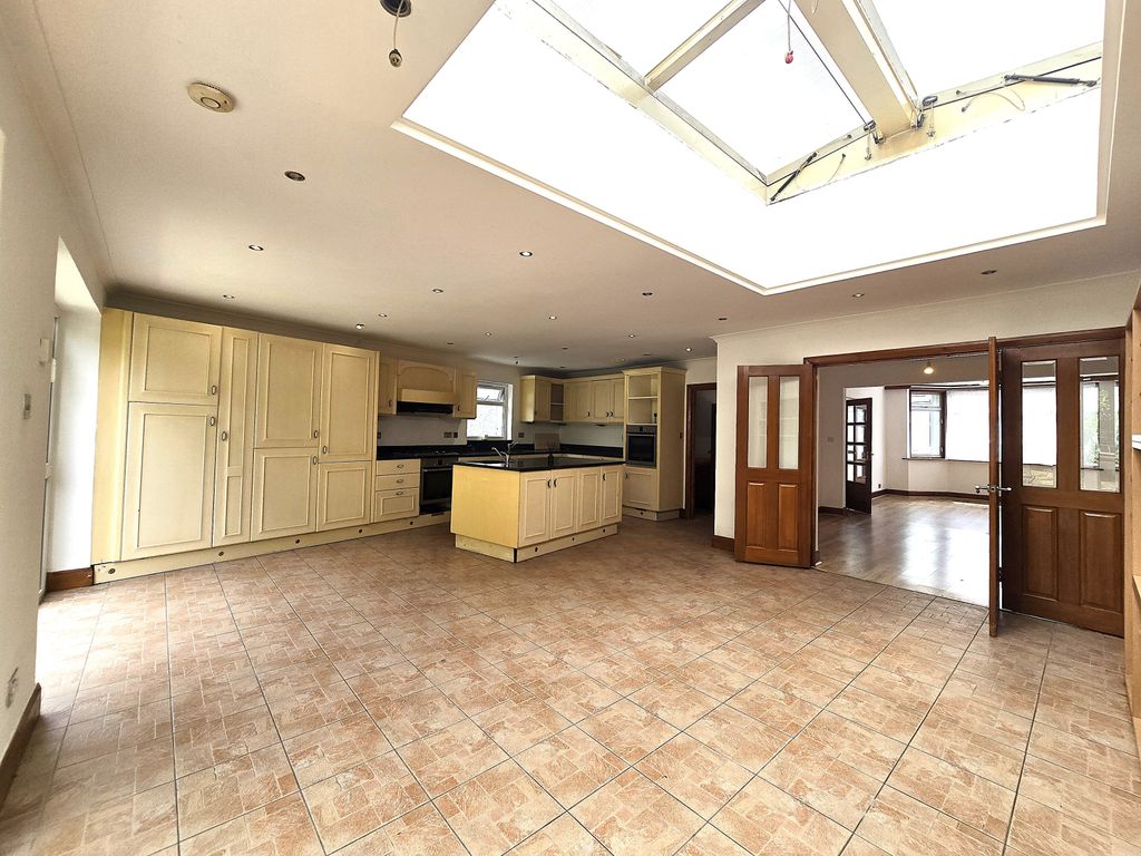 Property photo 3 of 17 Gallery
