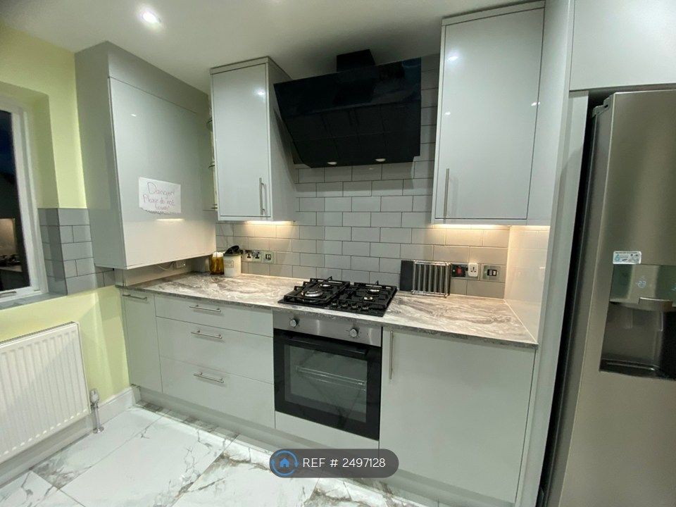 Property photo 2 of 12 Kitchen
