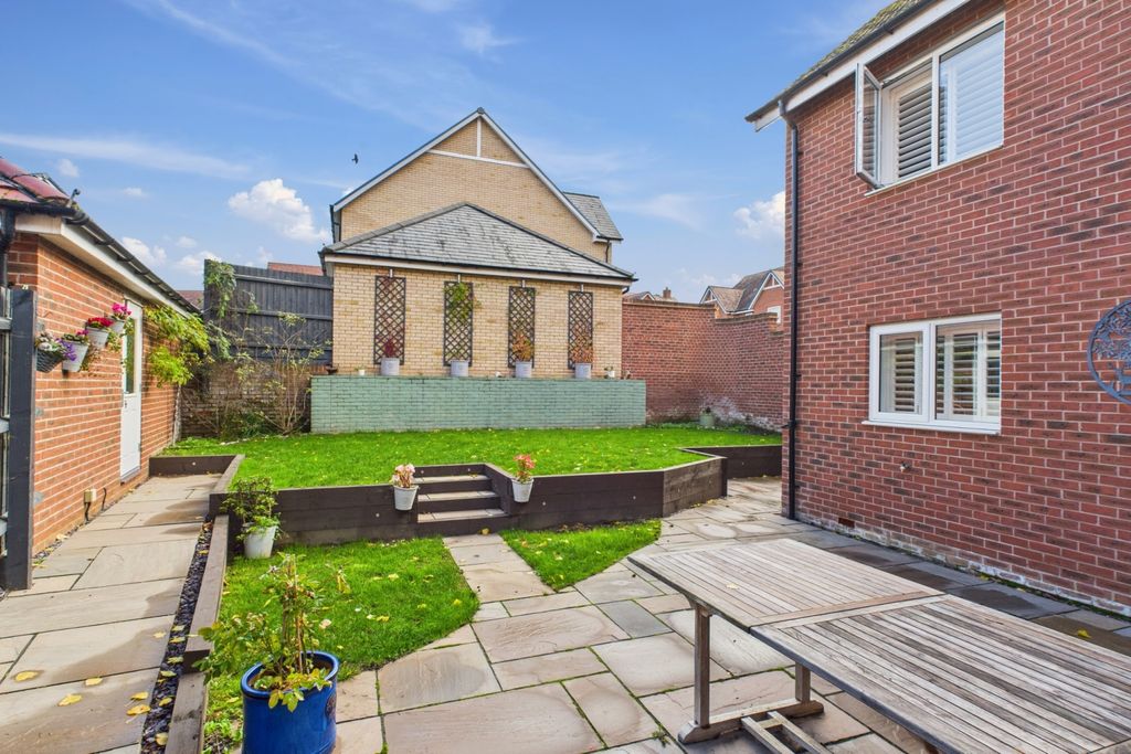 Property photo 2 of 16 Garden