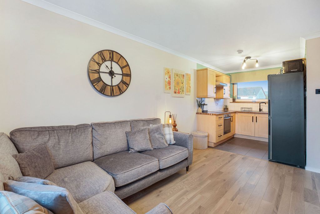 Property photo 3 of 16 Lounge