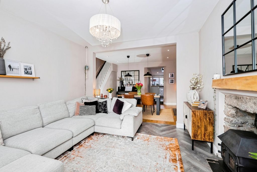 Property photo 2 of 19 Pbox-Img.Jpg