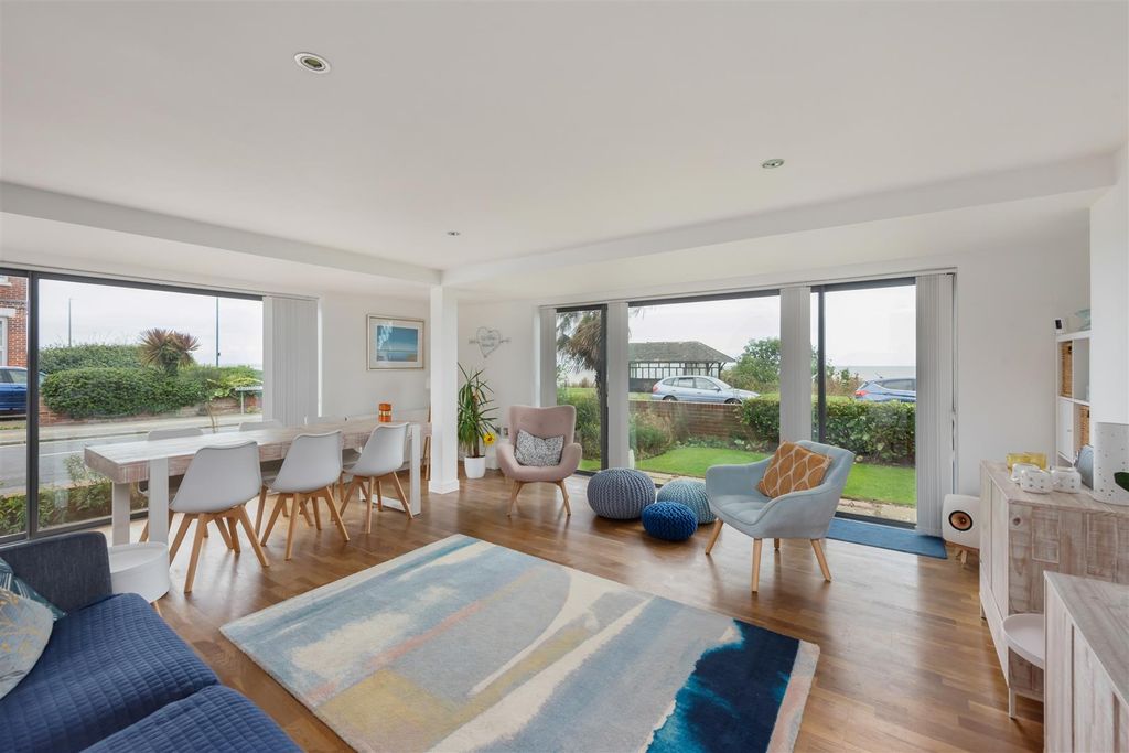 Property photo 3 of 17 Graystone Road, Tankerton, Whitstable