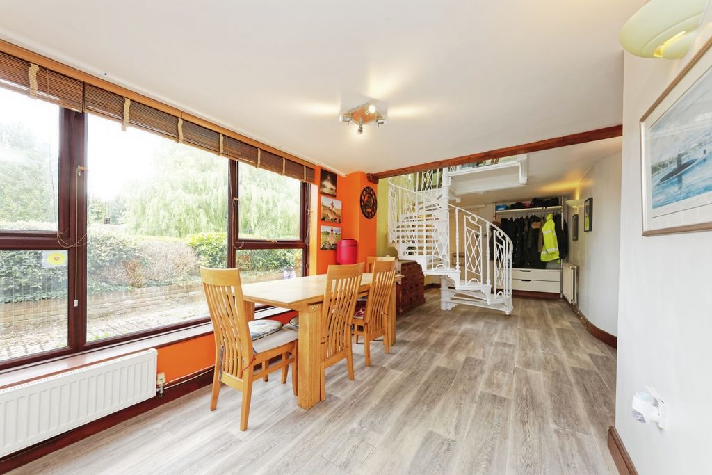 Property photo 2 of 17 Photo