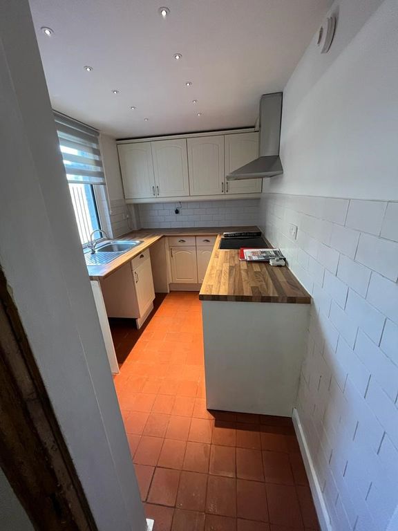 Property photo 3 of 6 Kitchen
