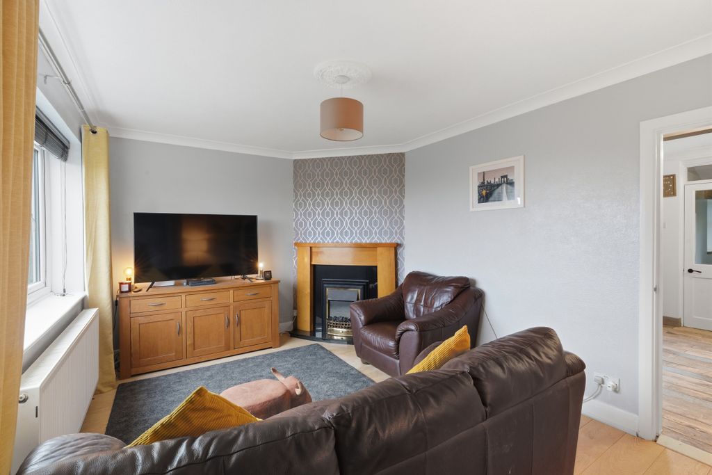 Property photo 2 of 12 Lounge