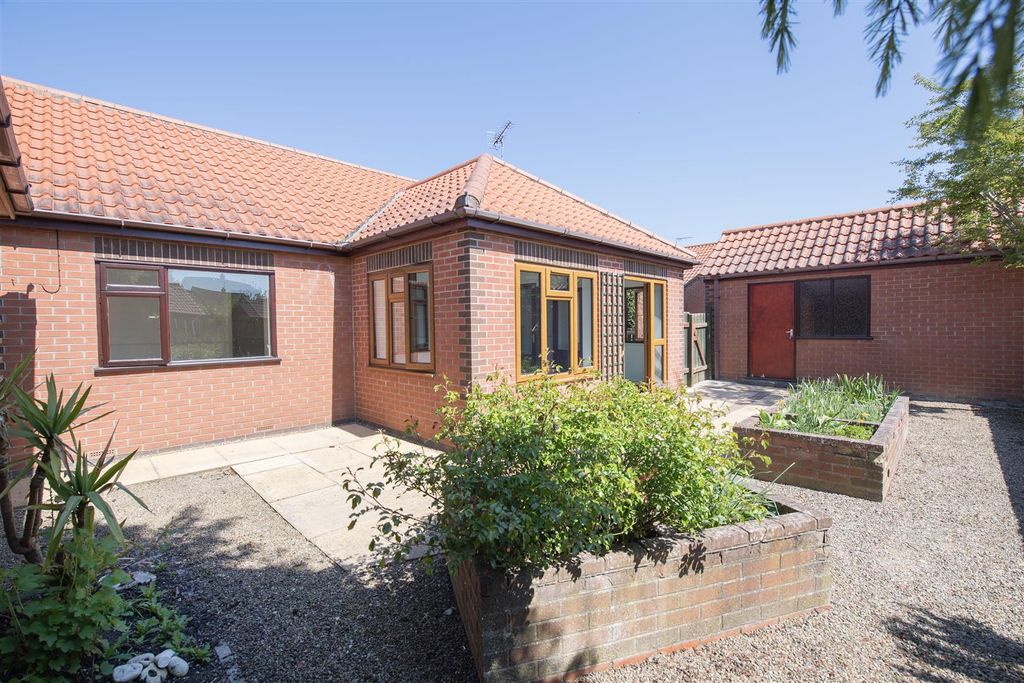 Property photo 3 of 24 27Angusdr035.Jpeg