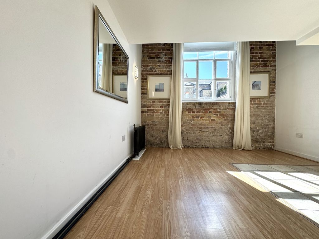 Property photo 2 of 17 Gallery