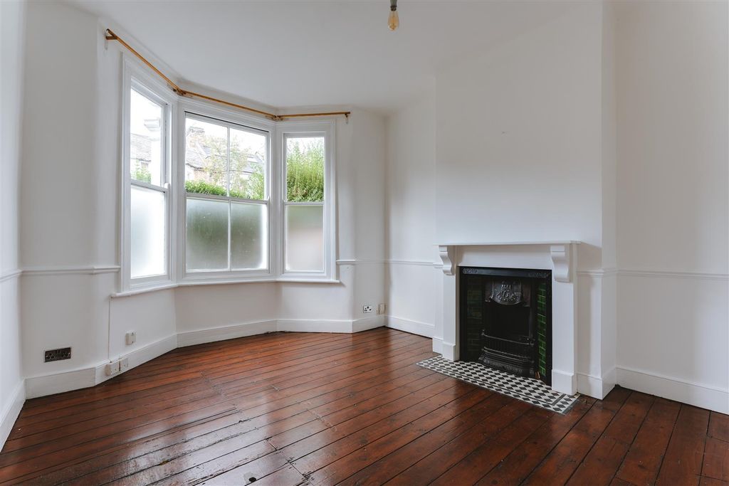 Property photo 2 of 18 Albert_Road_02-12.Jpg